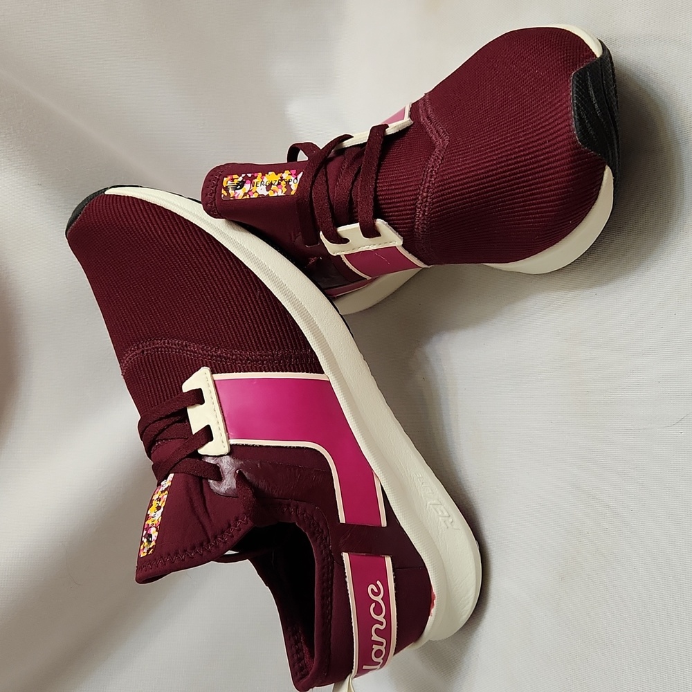 New Balance Women's Burgundy Pink Lightweight Sneakers (W Size 8)